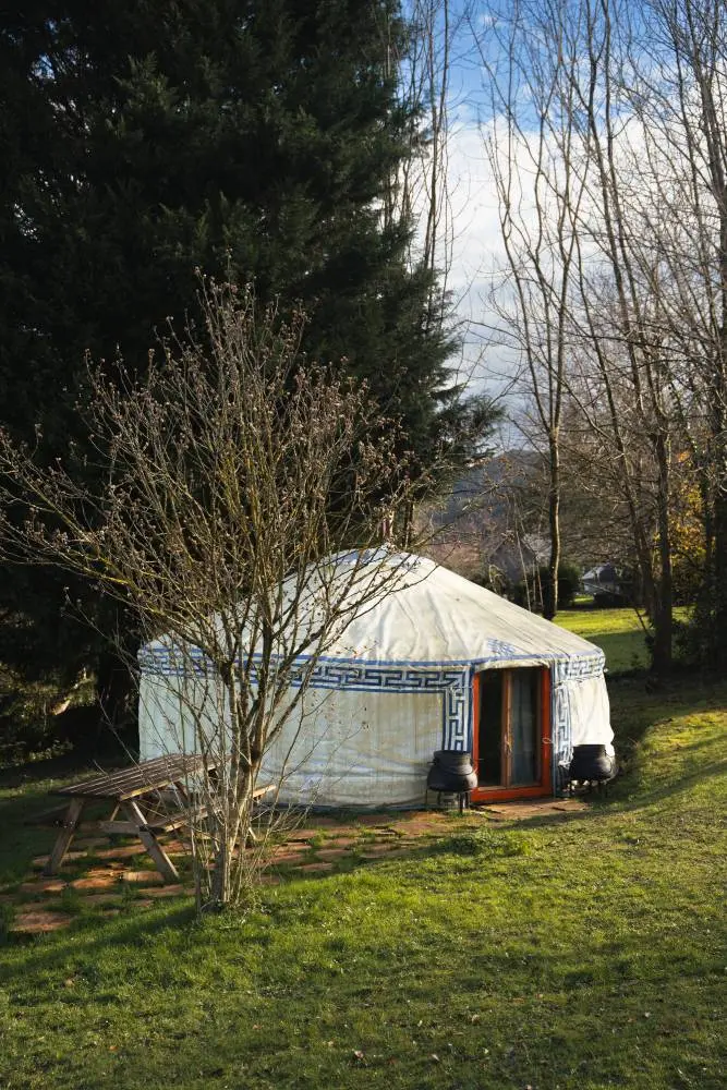 Yourte du trappeur extérieur Chez Sébìn yourte gîte cabane perchée logement insolite Hautes-Pyrénées