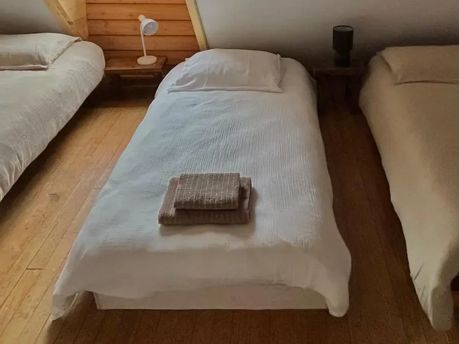 Lit simple Chez Sébìn gîte Hautes-Pyrénées